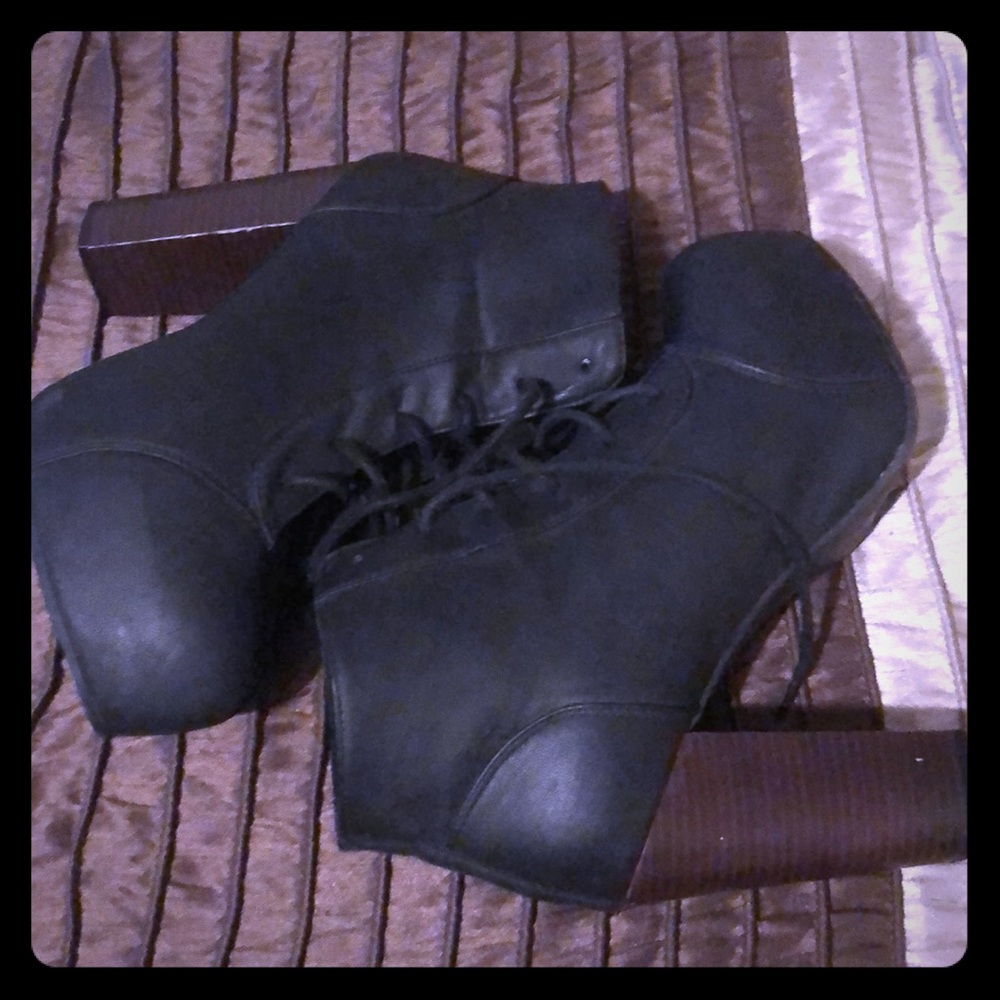 Chunky heel ankle boot